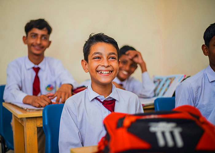 Non-Americans Are Shocked At The Cultural Difference Of What Students Wear To School In The US Non-Americans Are Shocked At The Cultural Difference Of What Students Wear To School In The US