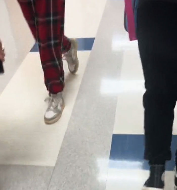 Non-Americans Are Shocked At The Cultural Difference Of What Students Wear To School In The US Non-Americans Are Shocked At The Cultural Difference Of What Students Wear To School In The US