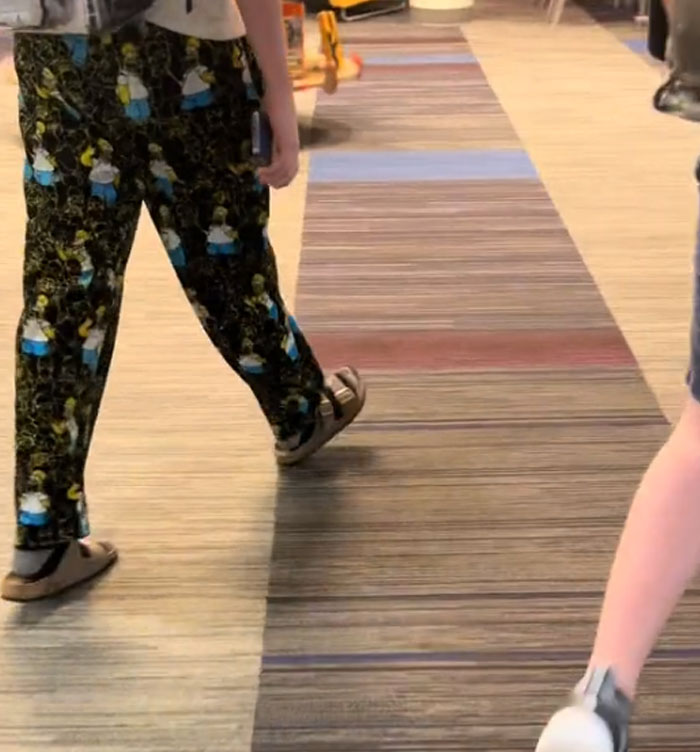 Non-Americans Are Shocked At The Cultural Difference Of What Students Wear To School In The US Non-Americans Are Shocked At The Cultural Difference Of What Students Wear To School In The US