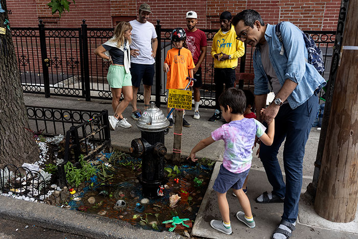 Aquarium With Real Fish Created Around Fire Hydrant "Puddle" Draws Criticism For Its Cruelty Aquarium With Real Fish Created Around Fire Hydrant "Puddle" Draws Criticism For Its Cruelty