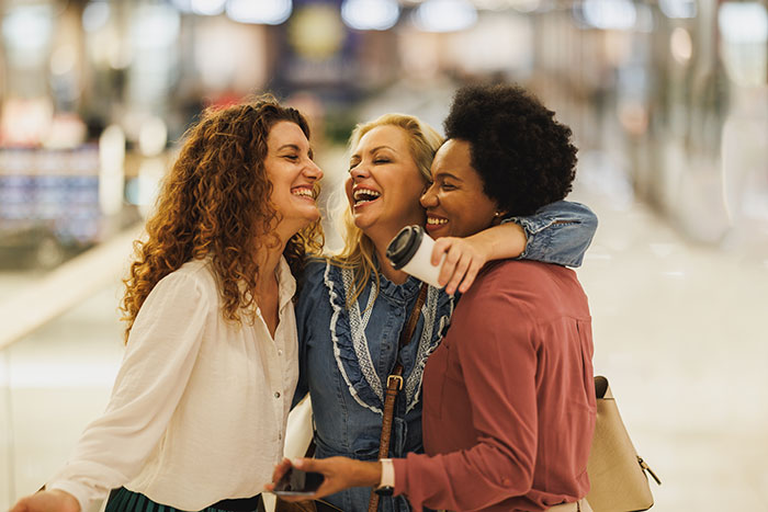 Woman Upset After Being Asked To Leave As Pregnant Friend Delivers Baby On Her Sofa Woman Upset After Being Asked To Leave As Pregnant Friend Delivers Baby On Her Sofa
