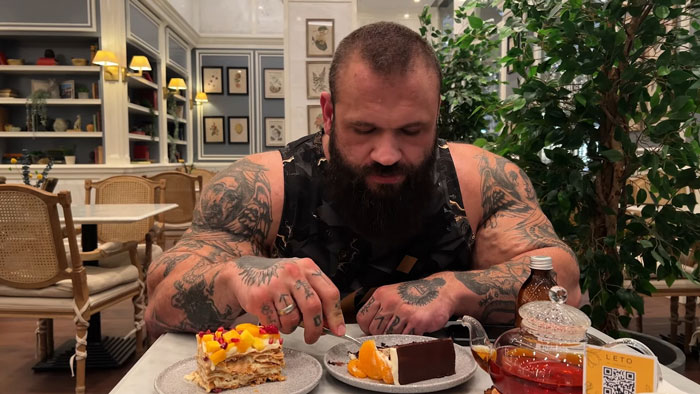 World’s “Most Monstrous Bodybuilder” Who Ate Seven Meals A Day Passes Away At 36 World’s “Most Monstrous Bodybuilder” Who Ate Seven Meals A Day Passes Away At 36