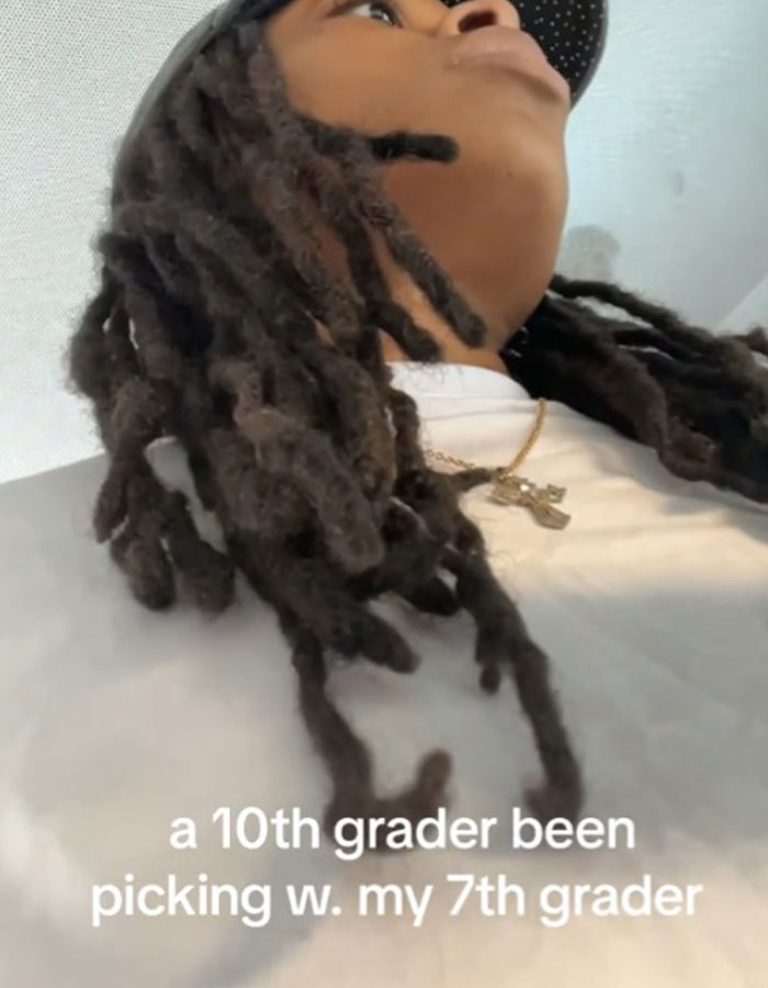 Mother Gets On The School Bus To Defend Her Daughter Against Bully, Act Empowers Other Kids Too Mother Gets On The School Bus To Defend Her Daughter Against Bully, Act Empowers Other Kids Too