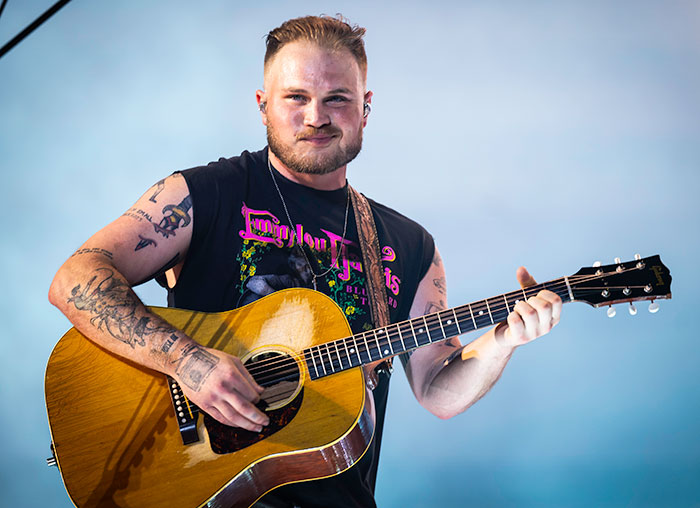 Country Singer Zach Bryan Apologizes With Massive Text For Comparing Taylor Swift And Kanye West Country Singer Zach Bryan Apologizes With Massive Text For Comparing Taylor Swift And Kanye West