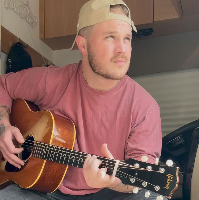 Country Singer Zach Bryan Apologizes With Massive Text For Comparing Taylor Swift And Kanye West Country Singer Zach Bryan Apologizes With Massive Text For Comparing Taylor Swift And Kanye West