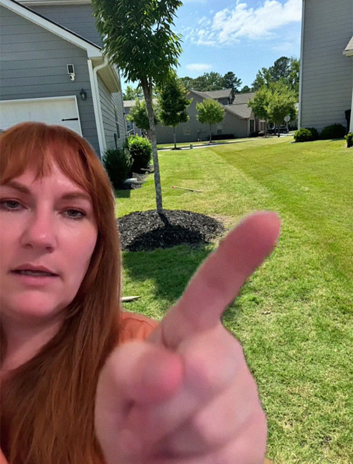 “I Was Trying To Be Kind”: Woman Gives Neighbor A Shot At Bigger Lawn, Faces Rudeness Instead “I Was Trying To Be Kind”: Woman Gives Neighbor A Shot At Bigger Lawn, Faces Rudeness Instead
