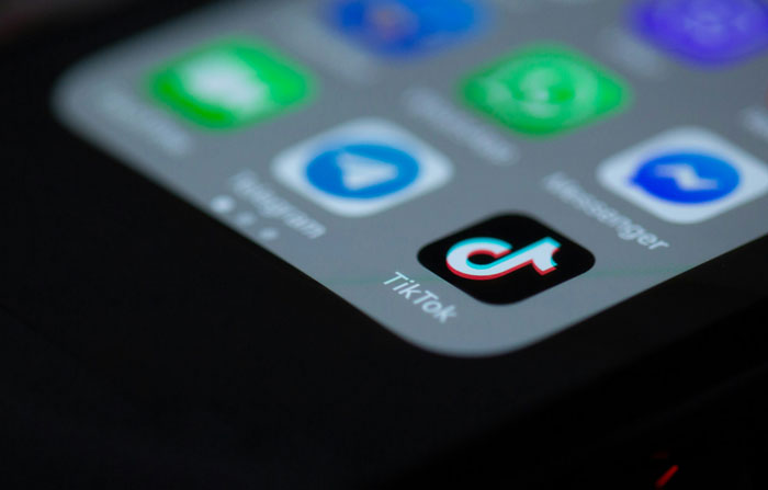 Husband Gets The Ick From Wife's "Push Present" Demands, Tells Her She's Not Worth It Husband Gets The Ick From Wife's "Push Present" Demands, Tells Her She's Not Worth It