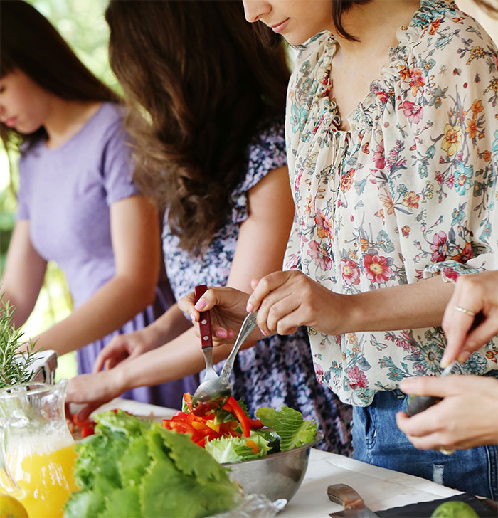 “Hell No”: Woman Shames Friend’s Ridiculous Wedding Expectations That Made Her Opt Out “Hell No”: Woman Shames Friend’s Ridiculous Wedding Expectations That Made Her Opt Out