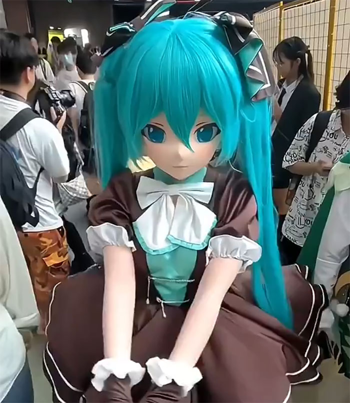 "That's So Scary": Women Terrified By “Tight Men” Dressed In Female Bodysuits, Taking Their Photos "That's So Scary": Women Terrified By “Tight Men” Dressed In Female Bodysuits, Taking Their Photos