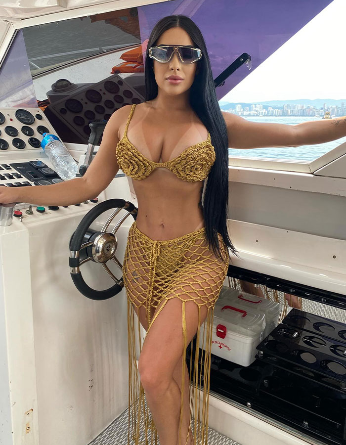 "Stupidity": Influencers Drown After Refusing Lifejackets On Yacht In Favor Of Selfies And Tans "Stupidity": Influencers Drown After Refusing Lifejackets On Yacht In Favor Of Selfies And Tans