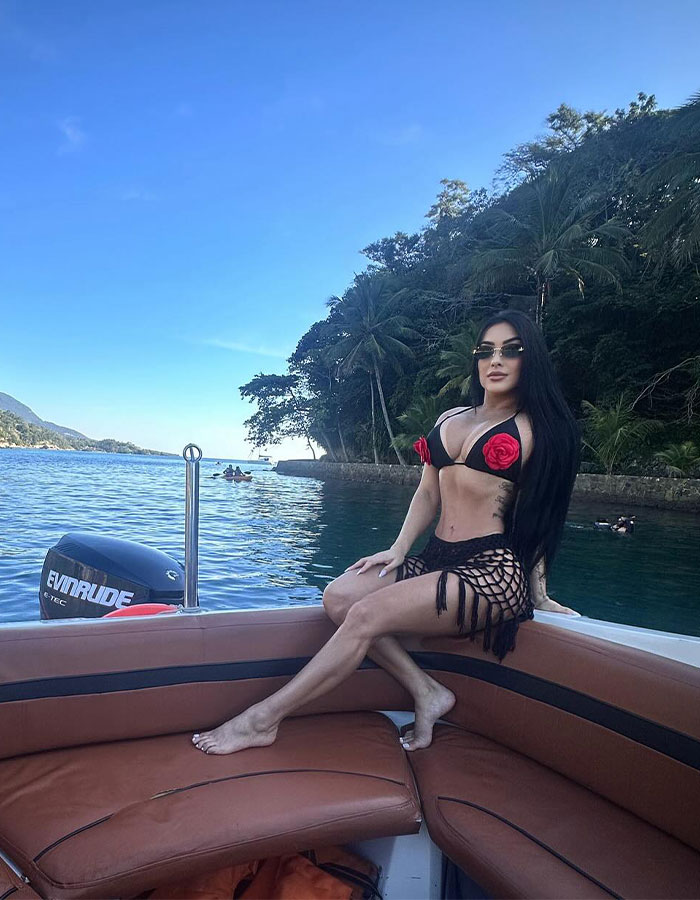 "Stupidity": Influencers Drown After Refusing Lifejackets On Yacht In Favor Of Selfies And Tans "Stupidity": Influencers Drown After Refusing Lifejackets On Yacht In Favor Of Selfies And Tans