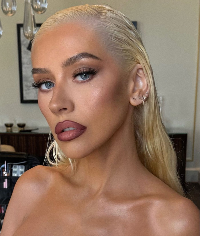 “I’m Ozempic In A Bottle”: Christina Aguilera’s Drastic Weight Loss Sparks Concerns Among Fans “I’m Ozempic In A Bottle”: Christina Aguilera’s Drastic Weight Loss Sparks Concerns Among Fans