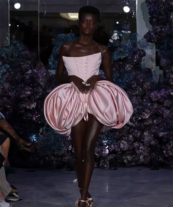 Balls And Ovaries: Kate Beckinsale’s Red-Carpet “Ballerina” Dress Gets Ridiculed Balls And Ovaries: Kate Beckinsale’s Red-Carpet “Ballerina” Dress Gets Ridiculed