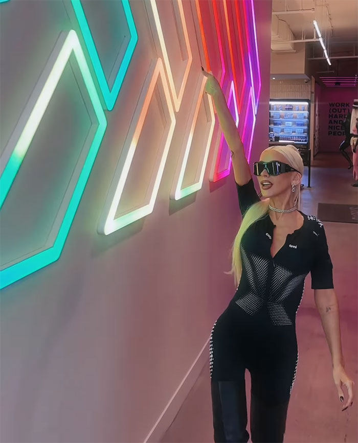 “I’m Ozempic In A Bottle”: Christina Aguilera’s Drastic Weight Loss Sparks Concerns Among Fans “I’m Ozempic In A Bottle”: Christina Aguilera’s Drastic Weight Loss Sparks Concerns Among Fans