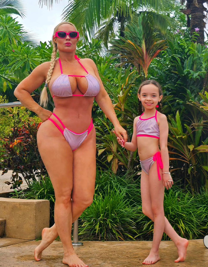 "Hella Weird": Coco Austin And Daughter Chanel Rock “Traditional Twinning Swimsuits” On Vacation "Hella Weird": Coco Austin And Daughter Chanel Rock “Traditional Twinning Swimsuits” On Vacation