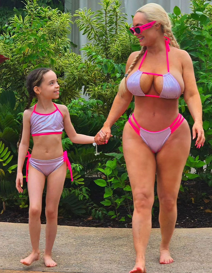 "Hella Weird": Coco Austin And Daughter Chanel Rock “Traditional Twinning Swimsuits” On Vacation "Hella Weird": Coco Austin And Daughter Chanel Rock “Traditional Twinning Swimsuits” On Vacation