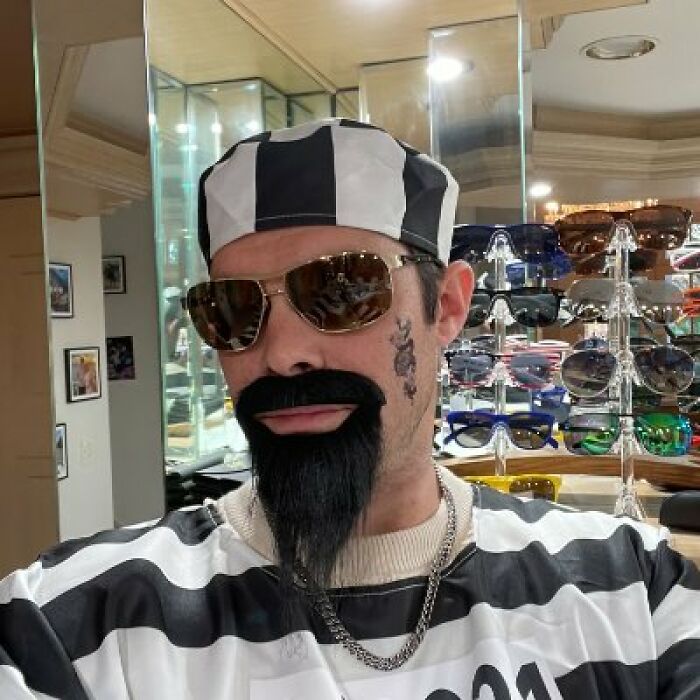 Former CEO Makes A “Happy” LinkedIn Update: “I’m Starting A New Position As Inmate” Former CEO Makes A “Happy” LinkedIn Update: “I’m Starting A New Position As Inmate”