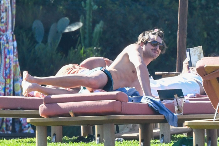 Jacob Elordi's Bulge Goes Viral As He Lays Next To Girlfriend Olivia Jade In Swim Trunks Jacob Elordi's Bulge Goes Viral As He Lays Next To Girlfriend Olivia Jade In Swim Trunks