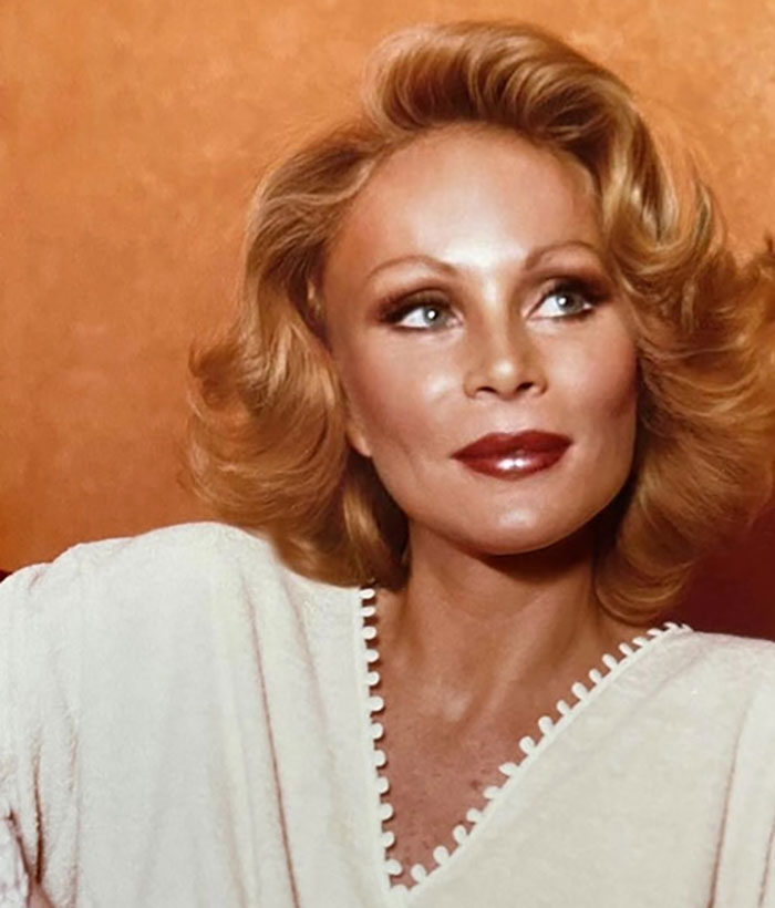 Jocelyn Wildenstein, 82, Looks Youthful As She Shares Kiss With Younger Fiancé Lloyd Jocelyn Wildenstein, 82, Looks Youthful As She Shares Kiss With Younger Fiancé Lloyd