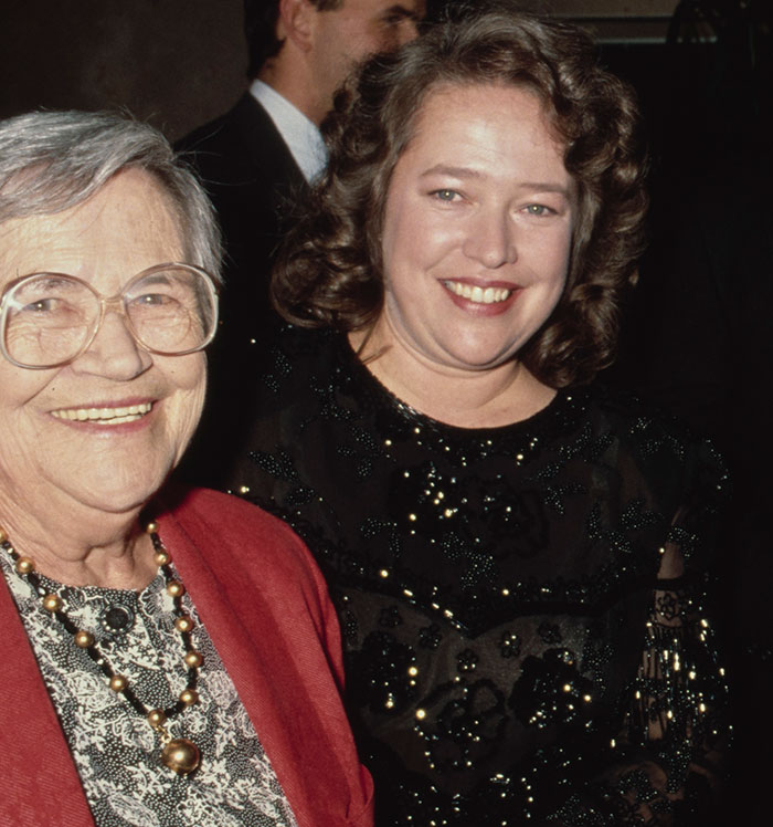 Journalist Heals Kathy Bates’ 30-Year-Old Guilt For Her Mom: “She Should’ve Had My Life” Journalist Heals Kathy Bates’ 30-Year-Old Guilt For Her Mom: “She Should’ve Had My Life”