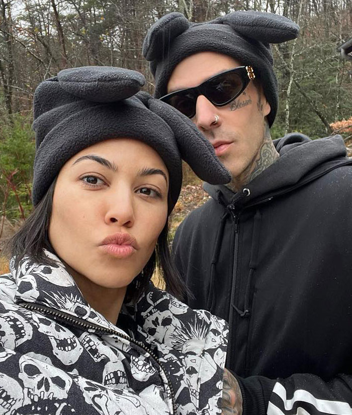 “Keep It Kid-Friendly”: Kourtney Kardashian’s “Disgusting” Halloween Decoration Sparks Outrage “Keep It Kid-Friendly”: Kourtney Kardashian’s “Disgusting” Halloween Decoration Sparks Outrage