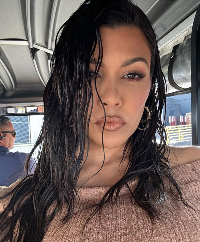 “Keep It Kid-Friendly”: Kourtney Kardashian’s “Disgusting” Halloween Decoration Sparks Outrage “Keep It Kid-Friendly”: Kourtney Kardashian’s “Disgusting” Halloween Decoration Sparks Outrage