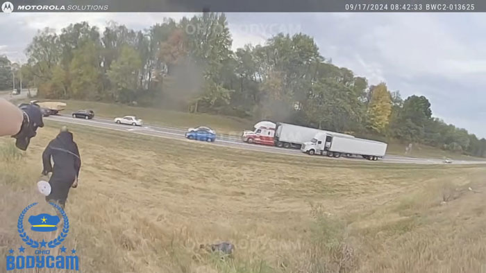 Knifeman Dressed As Ghostface From 'Scream' Chased And Arrested By Cops For Causing Chaos Knifeman Dressed As Ghostface From 'Scream' Chased And Arrested By Cops For Causing Chaos