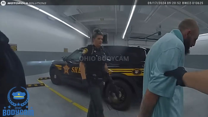 Knifeman Dressed As Ghostface From 'Scream' Chased And Arrested By Cops For Causing Chaos Knifeman Dressed As Ghostface From 'Scream' Chased And Arrested By Cops For Causing Chaos