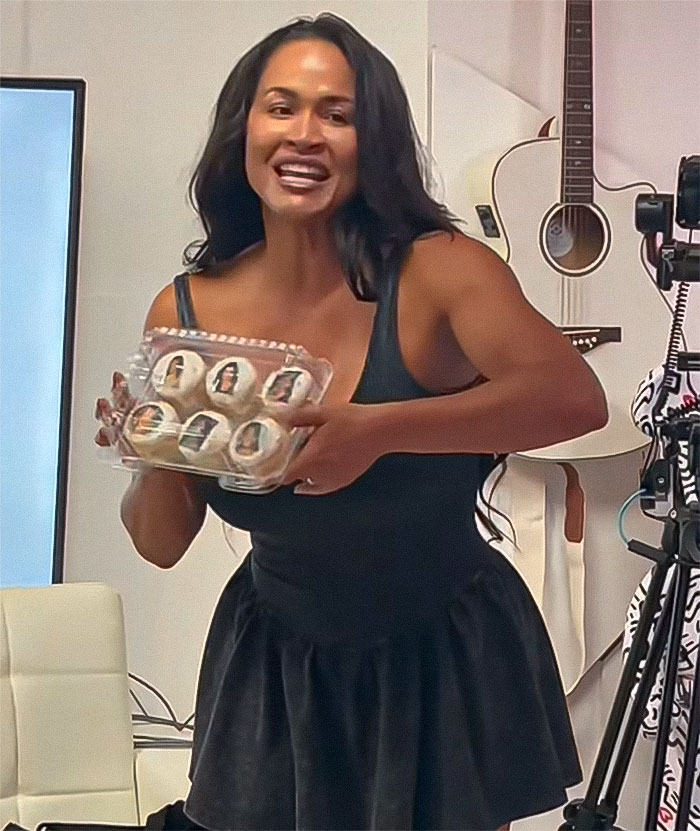 People Fume Over Birthday Cupcakes Donning Nick Cannon’s Numerous Exes: “Such A Loser Move” People Fume Over Birthday Cupcakes Donning Nick Cannon’s Numerous Exes: “Such A Loser Move”