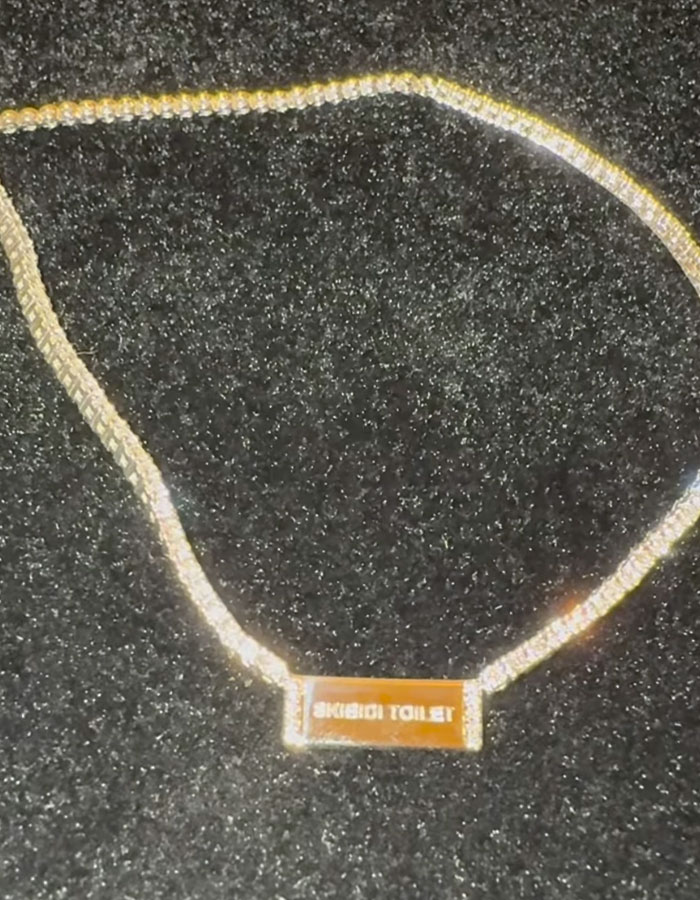 North West Gifts Mom Kim Kardashian Necklace With Bizarre Toilet-Themed Engraving For 44th B-Day North West Gifts Mom Kim Kardashian Necklace With Bizarre Toilet-Themed Engraving For 44th B-Day