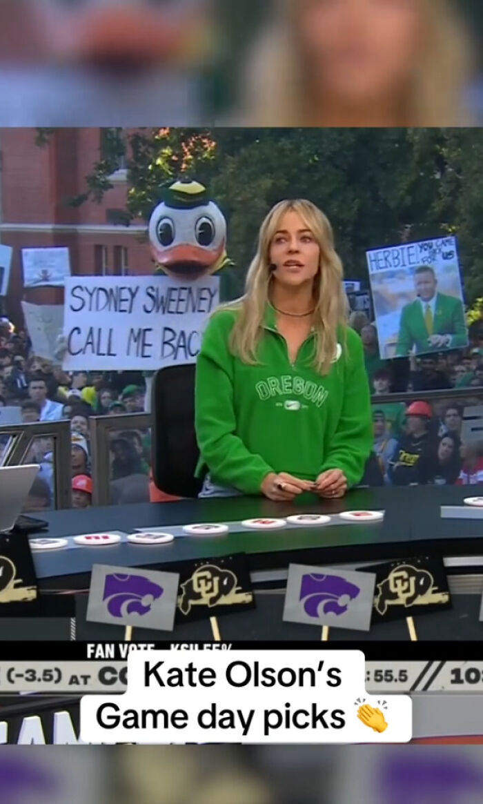 Sydney Sweeney Gives Savage Response To Mascot Asking Her To "Call Them Back" On Live TV Sydney Sweeney Gives Savage Response To Mascot Asking Her To "Call Them Back" On Live TV