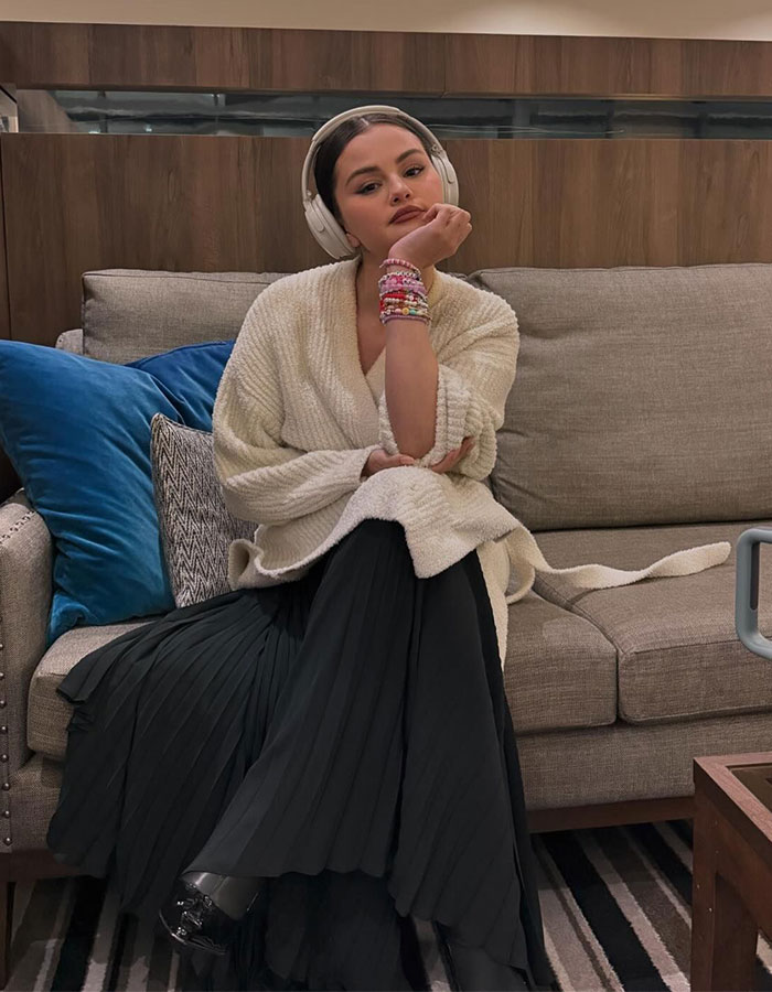 “We Are Here For You”: Selena Gomez Reveals Why She No Longer Sleeps In Her Bedroom “We Are Here For You”: Selena Gomez Reveals Why She No Longer Sleeps In Her Bedroom