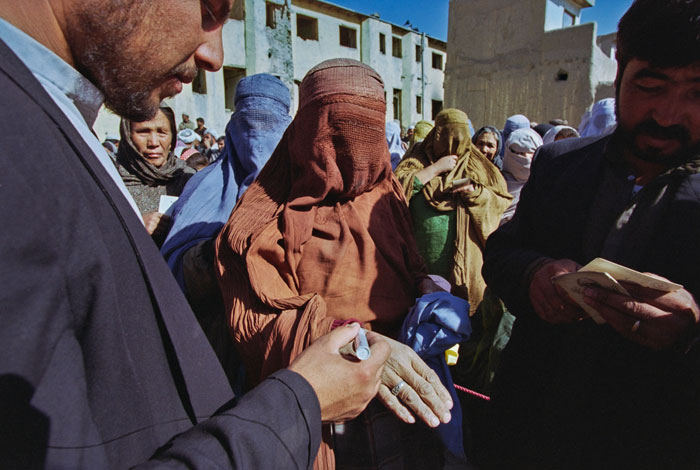 Afghan Women Banned From Hearing Each Other's Voices Amid New Taliban Rule Afghan Women Banned From Hearing Each Other's Voices Amid New Taliban Rule