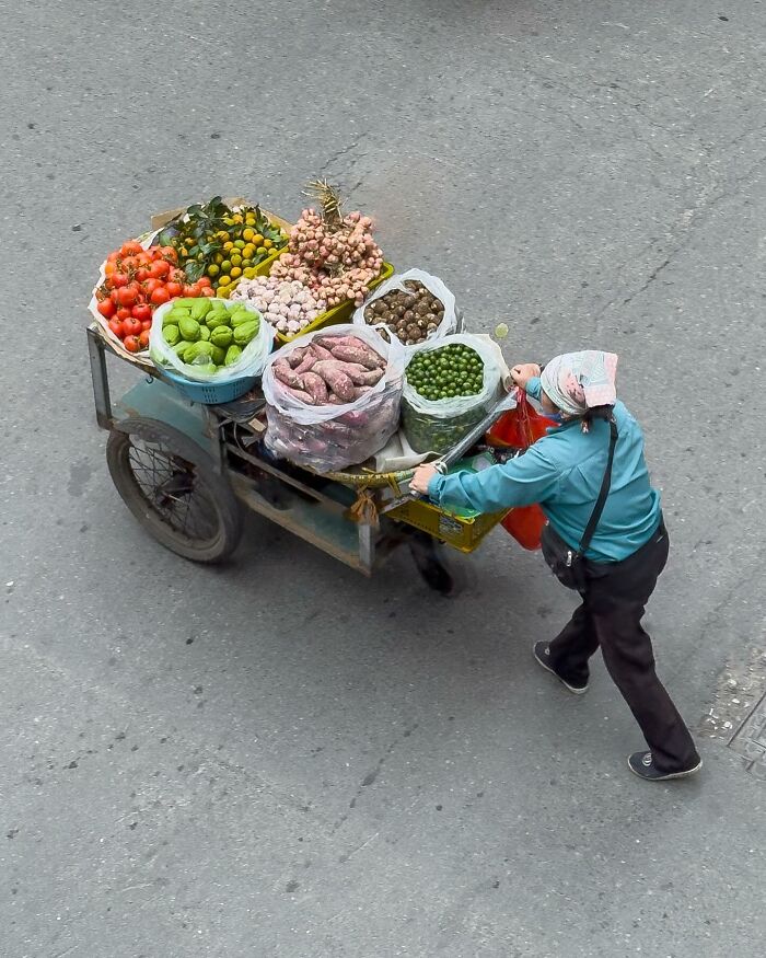 Trung Dong's Portraits Of Hanoi's Fruit Merchants (9 Pics)-Interview Trung Dong's Portraits Of Hanoi's Fruit Merchants (9 Pics)-Interview