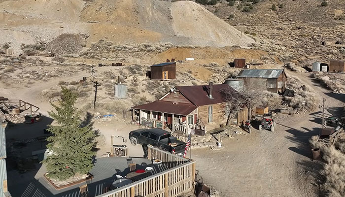Man Documents Changes He’s Made In Ghost Town He Bought For $1.4 Million Man Documents Changes He’s Made In Ghost Town He Bought For $1.4 Million