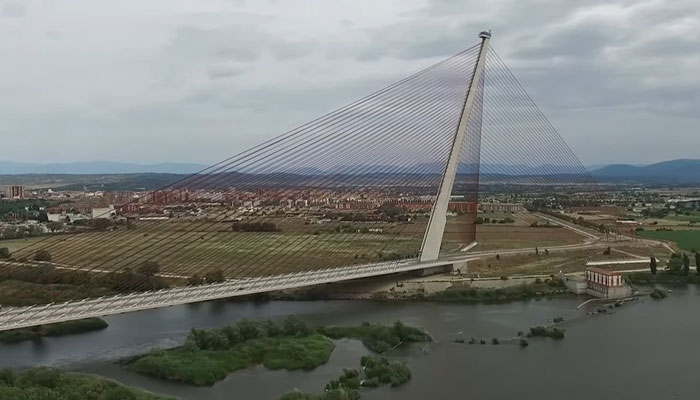 Daredevil Influencer Falls From Spain's Tallest Bridge While Trying To Snap Instagram Photo Daredevil Influencer Falls From Spain's Tallest Bridge While Trying To Snap Instagram Photo