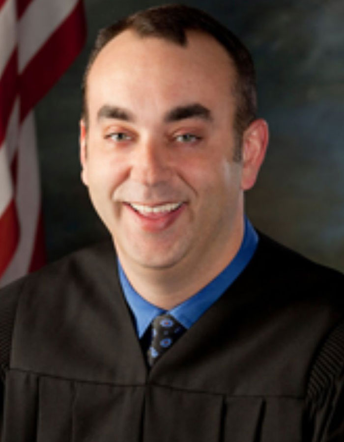 "So Very Sad": Judge Allegedly Tried To "Kidnap" Sheriff's Wife And Daughter, So He Fired At Him "So Very Sad": Judge Allegedly Tried To "Kidnap" Sheriff's Wife And Daughter, So He Fired At Him