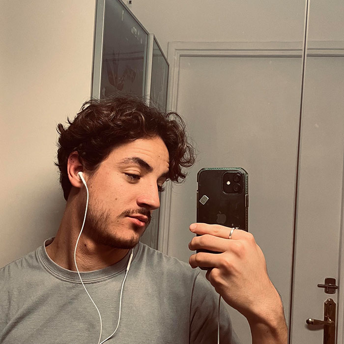 Man Takes His Own Life After Real Estate Agent Poses As Surgeon And Performs Beard Transplant Man Takes His Own Life After Real Estate Agent Poses As Surgeon And Performs Beard Transplant