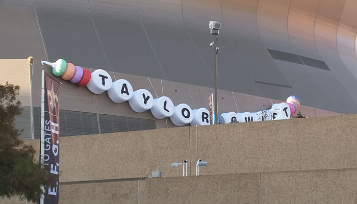 "Fix This": Taylor Swift Sparks Debate After Police Forcibly Remove Homeless Camp For Her Show "Fix This": Taylor Swift Sparks Debate After Police Forcibly Remove Homeless Camp For Her Show