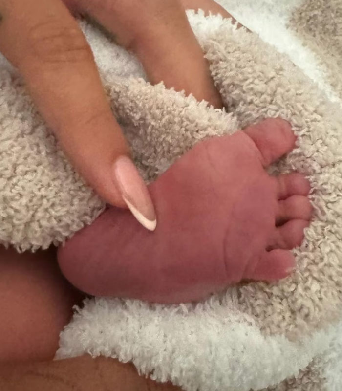 Hailey Bieber Bares Postpartum Stomach 2 Months After Welcoming Baby Boy Hailey Bieber Bares Postpartum Stomach 2 Months After Welcoming Baby Boy