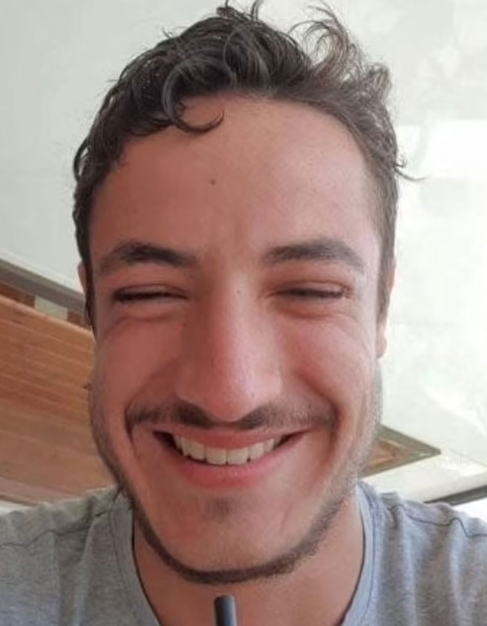 Man Takes His Own Life After Real Estate Agent Poses As Surgeon And Performs Beard Transplant Man Takes His Own Life After Real Estate Agent Poses As Surgeon And Performs Beard Transplant