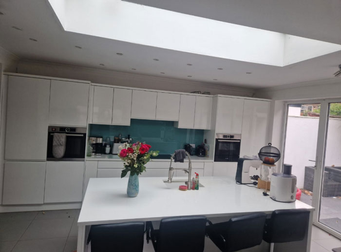 Cleaning Company Calls Woman's House Disgusting, She Feels It's Unwarranted But Netizens Disagree Cleaning Company Calls Woman's House Disgusting, She Feels It's Unwarranted But Netizens Disagree