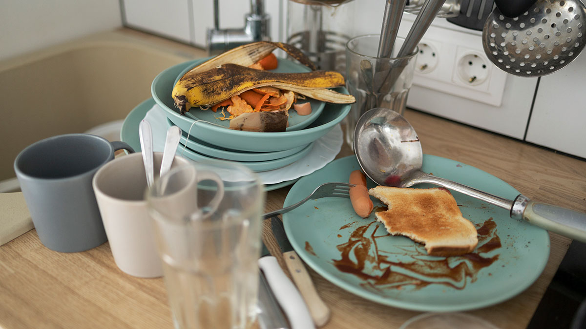 Cleaning Company Calls Woman’s House Disgusting, She Feels It’s Unwarranted But Netizens Disagree