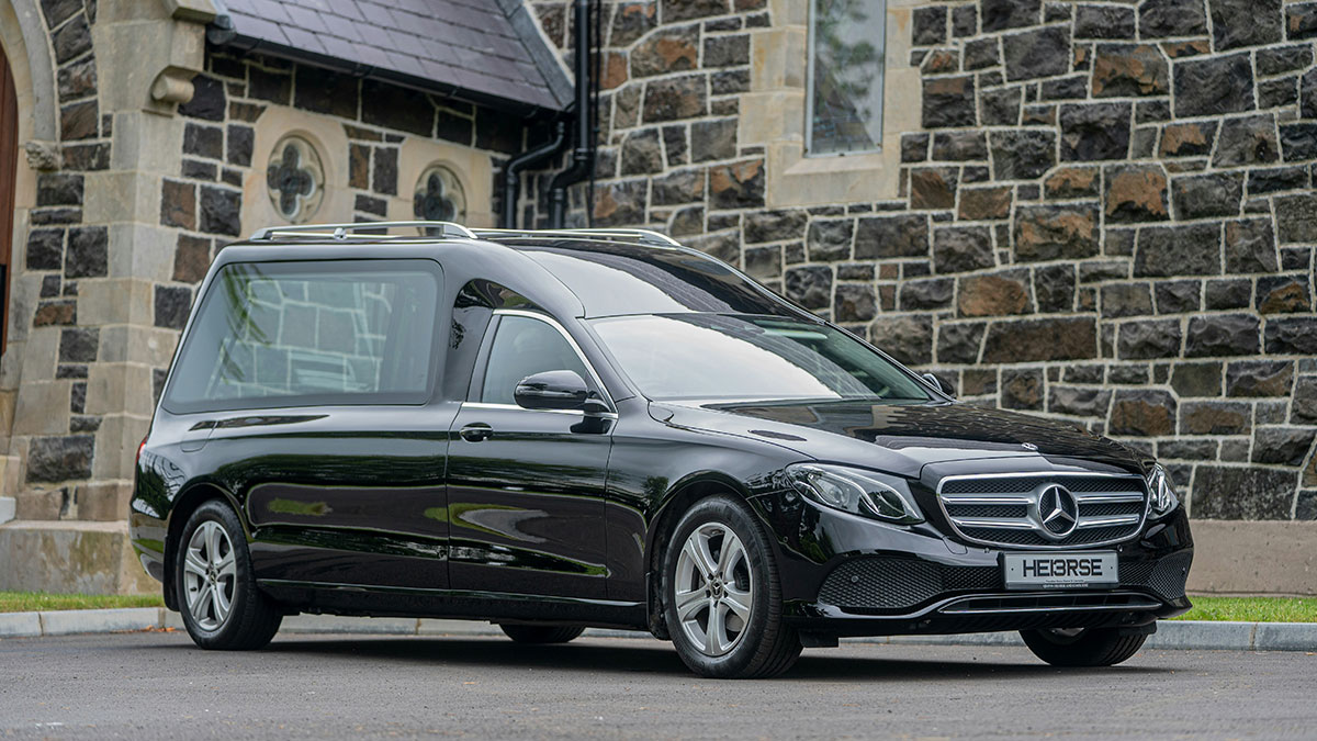Oblivious Driver Asks If You Can Overtake Hearse, Sparks An Intense Debate Online