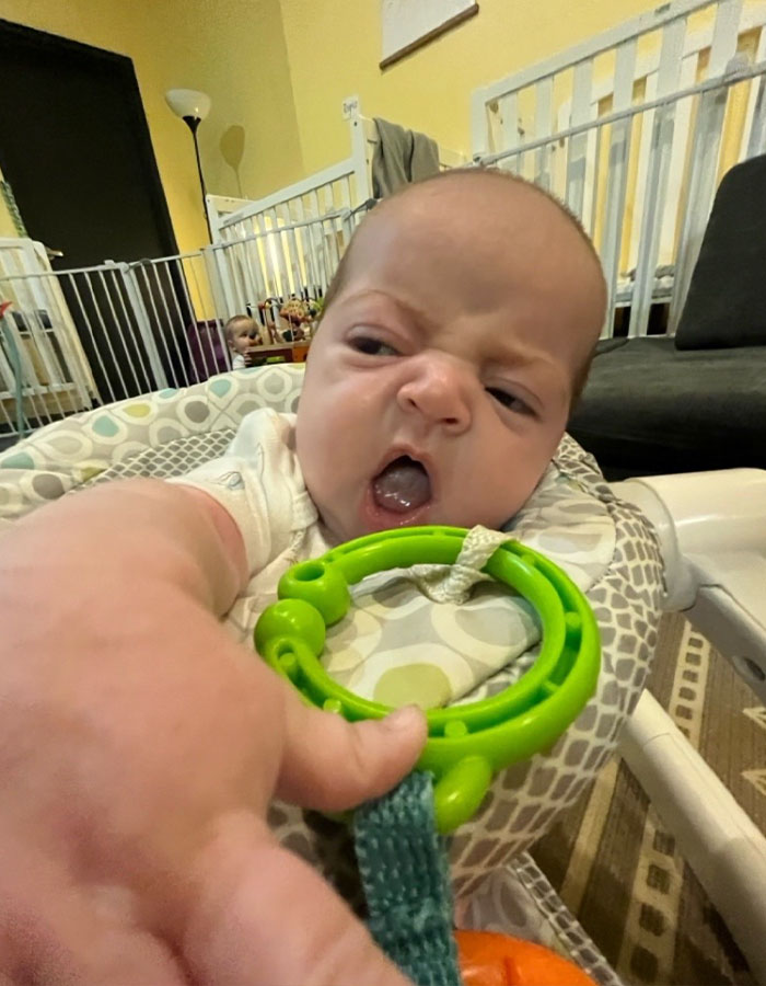 Mom Asks Gen Z Daycare Teacher For Baby Photos—And The Photos Go Viral Mom Asks Gen Z Daycare Teacher For Baby Photos—And The Photos Go Viral