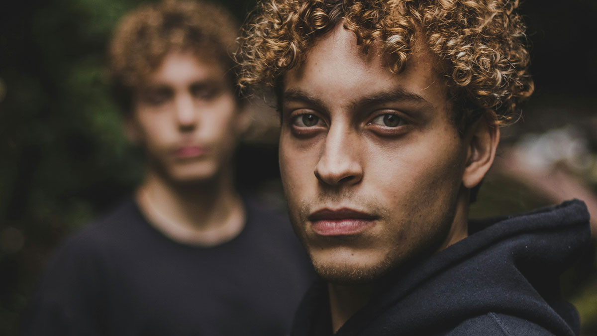 “She Died And I Survived”: 30 Identical Twins Reveal The One Thing That Sets Them Apart