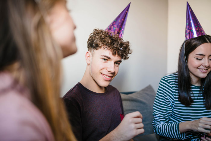 “The Guys Were Stunned”: Lady Unveils Partner’s Affair In Front Of All His Friends, He Loses It “The Guys Were Stunned”: Lady Unveils Partner’s Affair In Front Of All His Friends, He Loses It