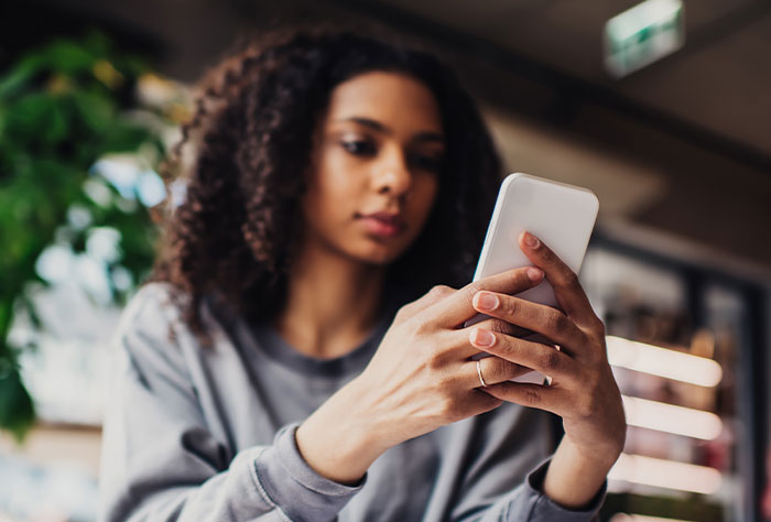 Girlfriend Breaks Up Over Feuding With BF’s Female Friend, Unhinged Messages Follow Girlfriend Breaks Up Over Feuding With BF’s Female Friend, Unhinged Messages Follow