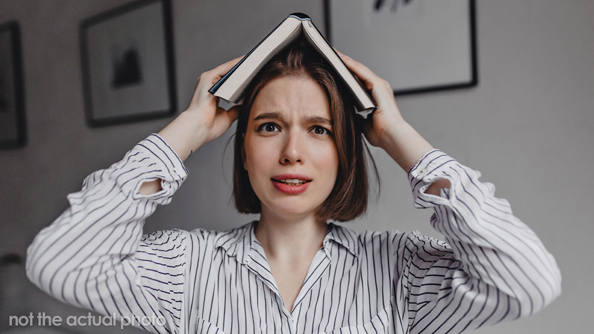 Woman Is Lost After Her Older BF Gives Her A Misogynist Book To Read, Posts Update 8 Years Later