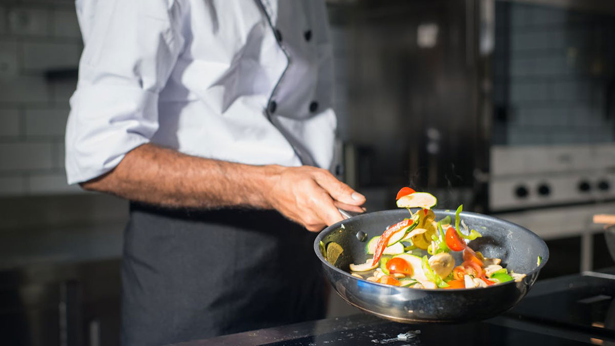 GF’s Restrictive Food Preferences Make BF Lose All Patience With Her, He Asks For Advice